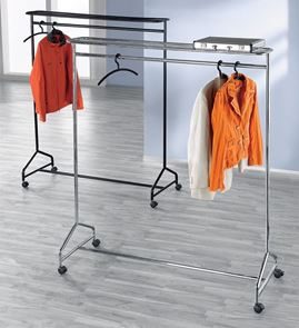 Klädställning med bromsade hjul Klädställning med bromsade hjul