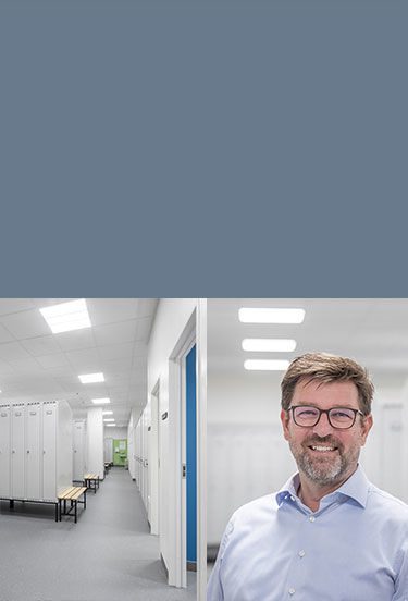 Tag et kig ind i omklædningsrummet på Supersygehuset