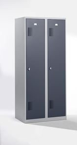 Omklædningsskab med skillevæg Amsterdam, 2 sektioner, lysegrå / basaltgrå, bredde 800 mm